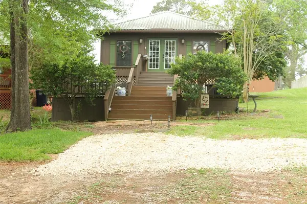 61 Hunters Creek Drive, Huntsville, TX 77340