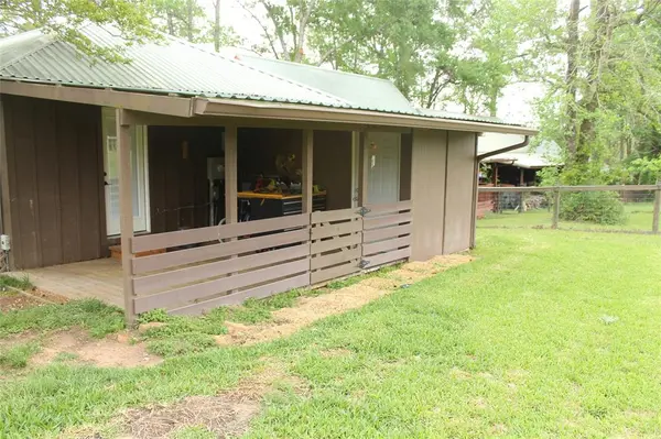 61 Hunters Creek Drive, Huntsville, TX 77340