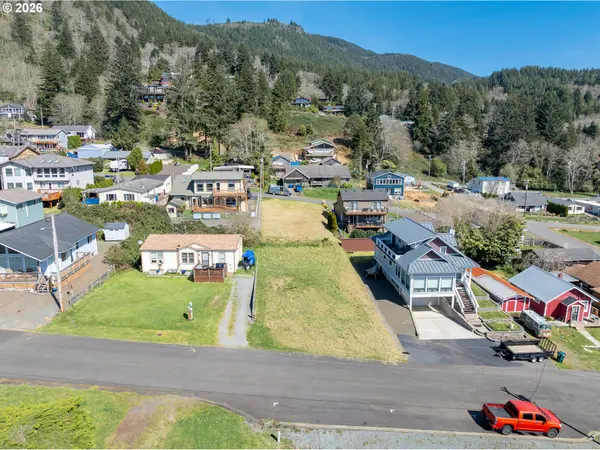 607 Driftwood AVE, Garibaldi, OR 97118