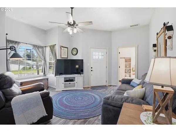 798 YOUNG ST, Woodburn, OR 97071