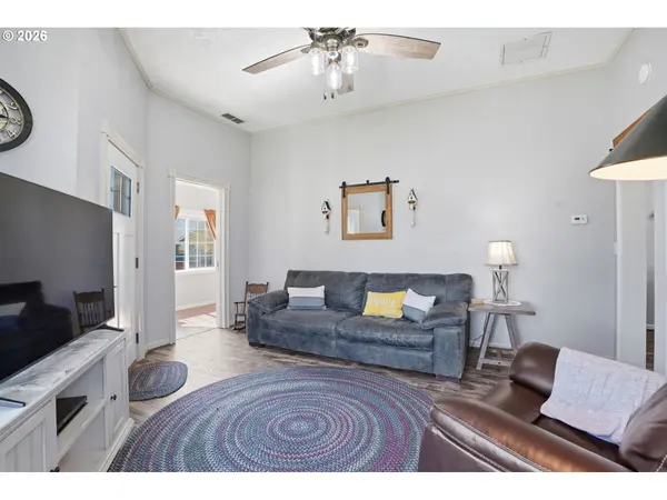 798 YOUNG ST, Woodburn, OR 97071