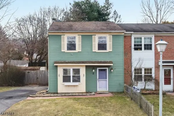 2 Lenape Trl, Washington Boro, NJ 07882