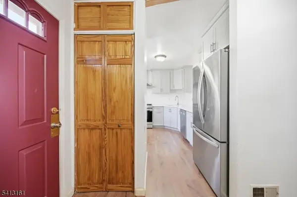 2 Lenape Trl, Washington Boro, NJ 07882