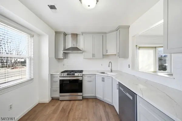 2 Lenape Trl, Washington Boro, NJ 07882