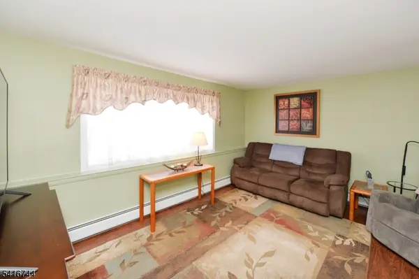 140 Manhattan Ave, Waldwick Boro, NJ 07463