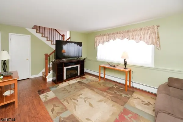 140 Manhattan Ave, Waldwick Boro, NJ 07463