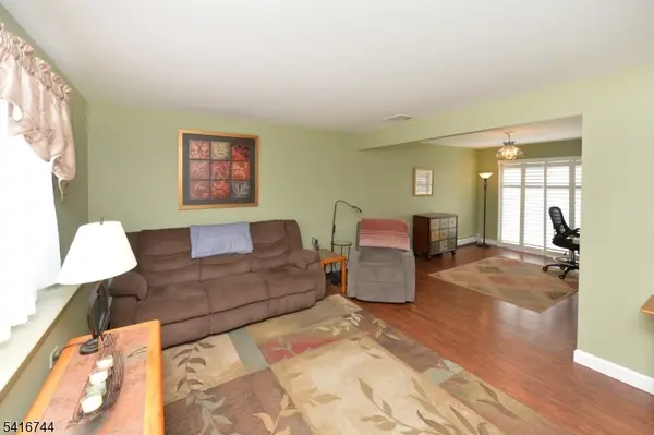 140 Manhattan Ave, Waldwick Boro, NJ 07463