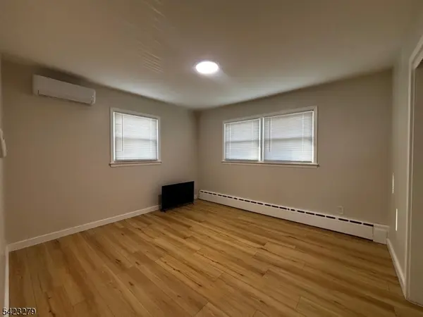 520 Spencer St, Elizabeth City, NJ 07202