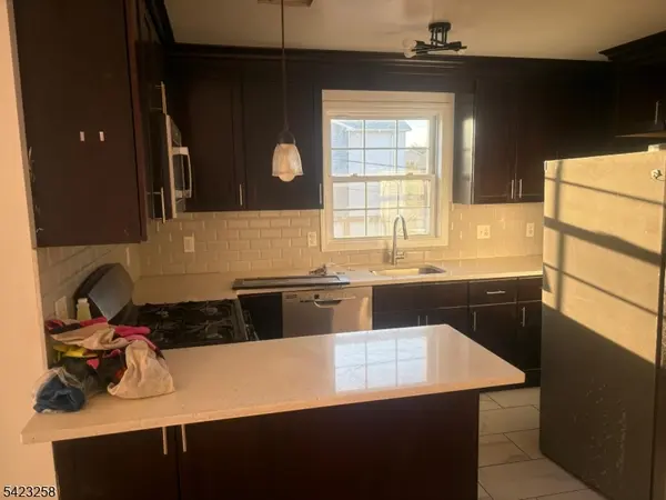 1019 E Grand St, Elizabeth City, NJ 07201