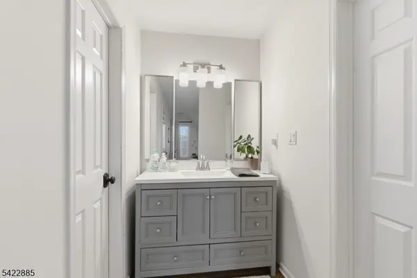 60 Tanager Ct, Wayne Twp., NJ 07470