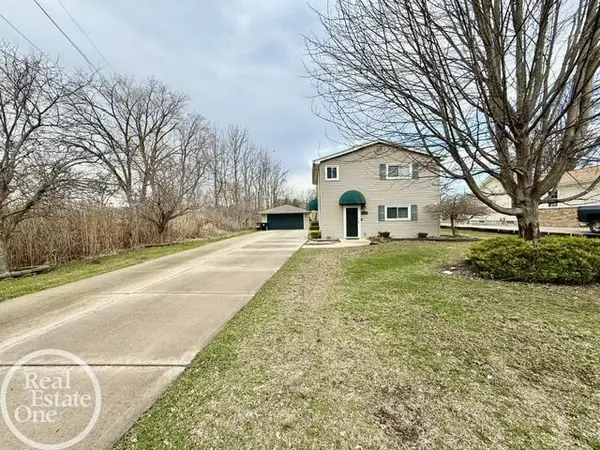 39291 Shoreline DR, Harrison Twp, MI 48045