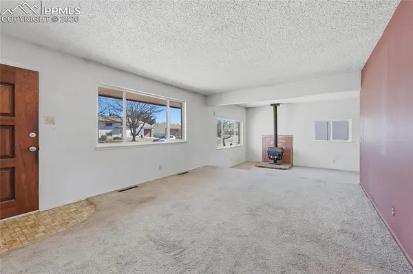 2609 Ridgewood LN, Pueblo, CO 81005