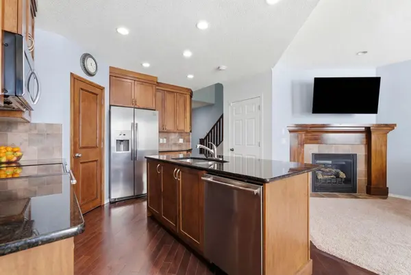 512 Panatella SQ NW, Calgary, AB T3K 0T5