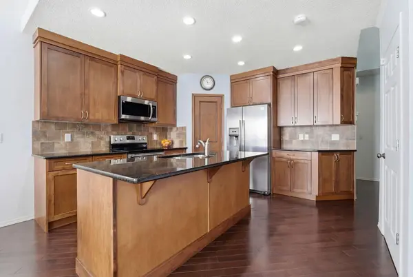 512 Panatella SQ NW, Calgary, AB T3K 0T5