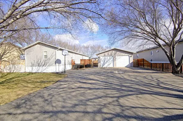 823 3 ST S, Grassy Lake, AB T0K 0Z0