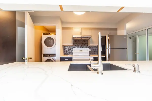 90 Dale AVE #803, Toronto E08, ON M1J 3N4