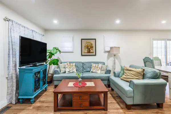 829 Athol ST, Whitby, ON L1N 4A1