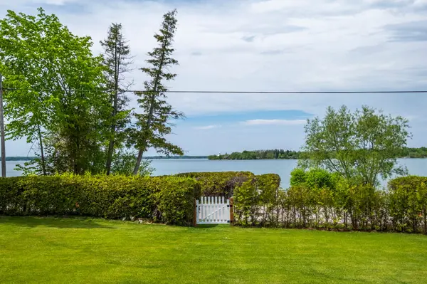 911 Lake DR N, Georgina, ON L4P 3E9