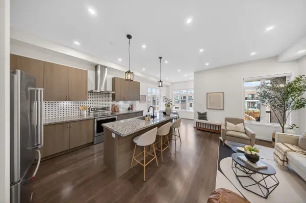 1240 Wellington ST E, Aurora, ON L4G 2C9