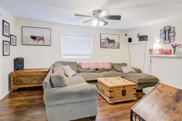 20 Riveredge DR, Georgina, ON L4P 2N9