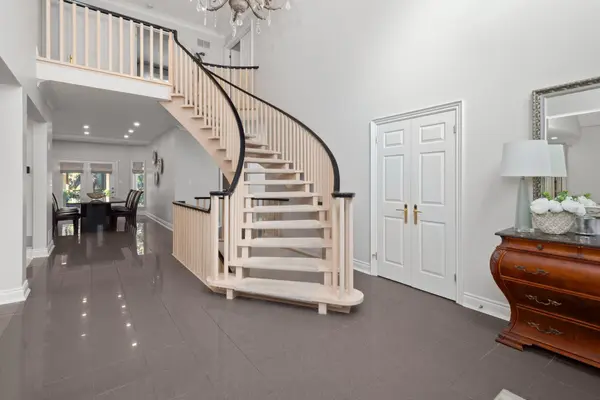 90 Shamrock CRES, Vaughan, ON L4H 1A3