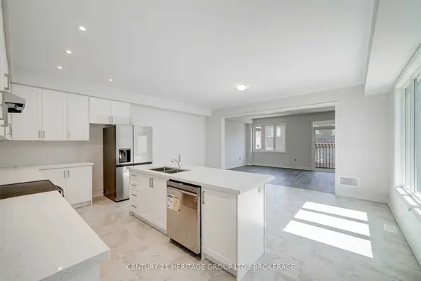 5 Frederick Taylor WAY, East Gwillimbury, ON L0G 1M0