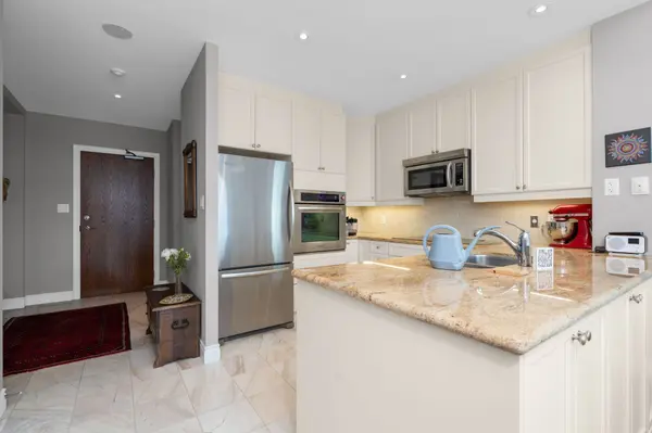 33 Ellen ST #PH08, Barrie, ON L4N 6E9