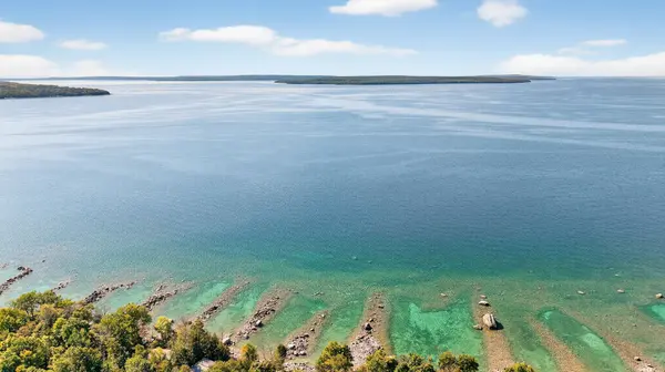 517 Silverbirch DR, Tiny, ON L9M 0M5