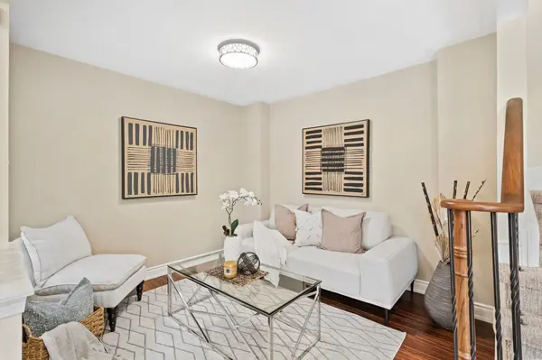 2879 Westbury CT, Mississauga, ON L5M 6B3