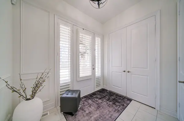 1369 Yellow Rose CIR, Oakville, ON L6M 5L3