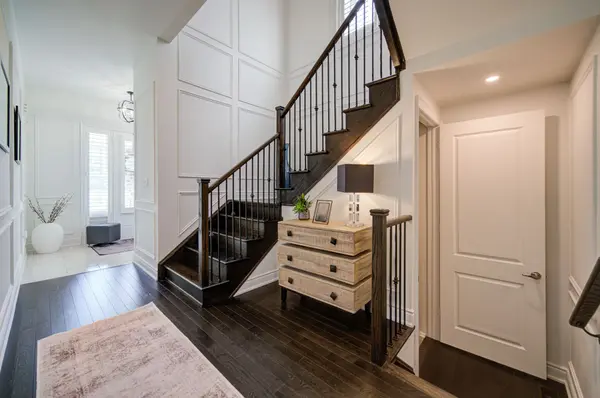 1369 Yellow Rose CIR, Oakville, ON L6M 5L3