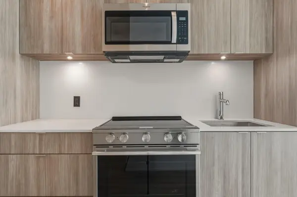 25 Cordova AVE #512, Toronto W08, ON M9A 0E5