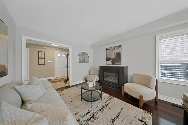 215 Queenslea AVE, Toronto W04, ON M9N 3X5