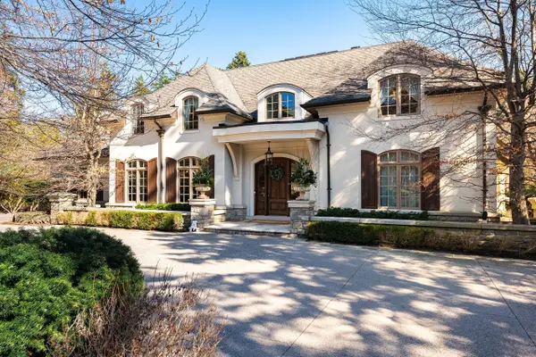 2096 Lakeshore RD E, Oakville, ON L6J 1M3