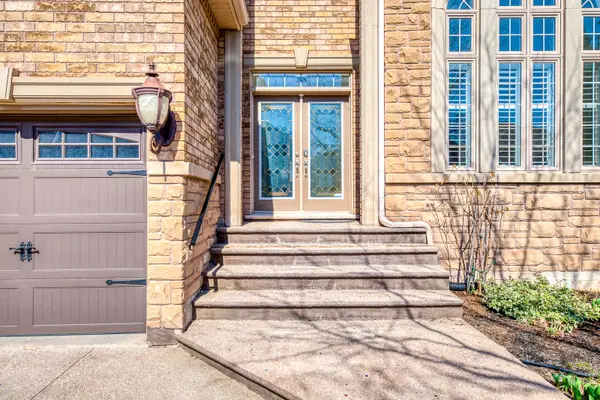 2361 Rideau DR, Oakville, ON L6H 7J8