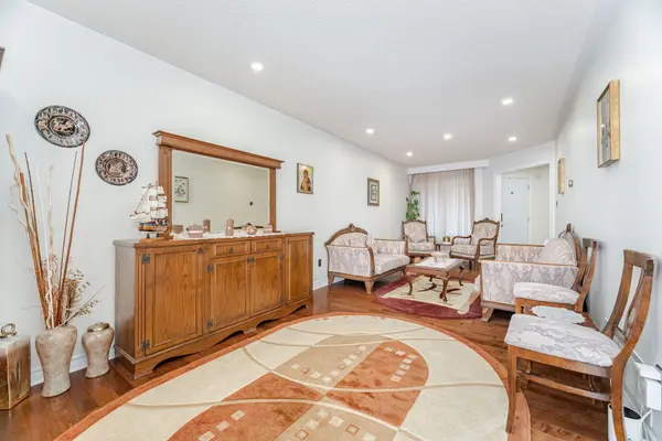 52 Wildberry CRES, Brampton, ON L6R 1J9