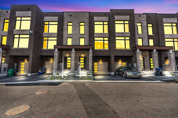 34 Queenpost DR E, Brampton, ON L6Y 6L2