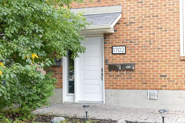 1702 Russell RD, Alta Vista And Area, ON K1G 0M9