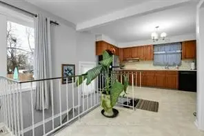 456 Blake BLVD, Vanier And Kingsview Park, ON K1K 1B1