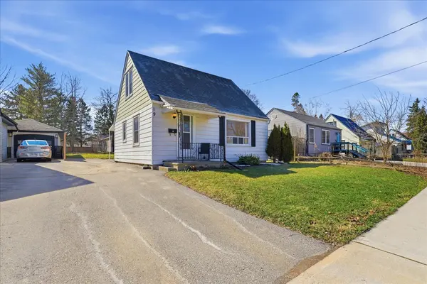 19 Perth RD, Kitchener, ON N2M 3G6