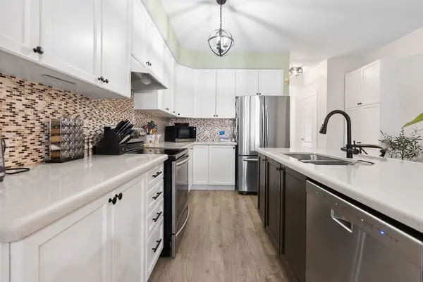 8 Deacon CRES, Kawartha Lakes, ON K9V 0L4