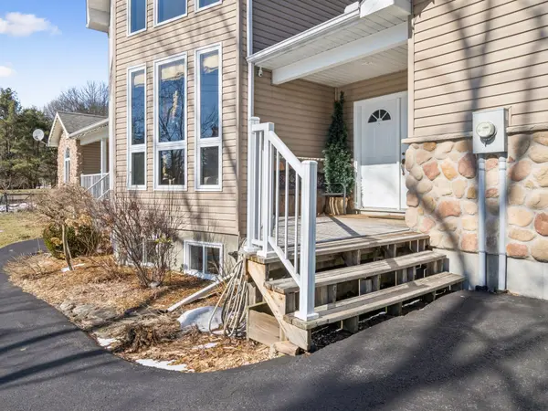 1441 Cedar LN, Bracebridge, ON P1L 1W9