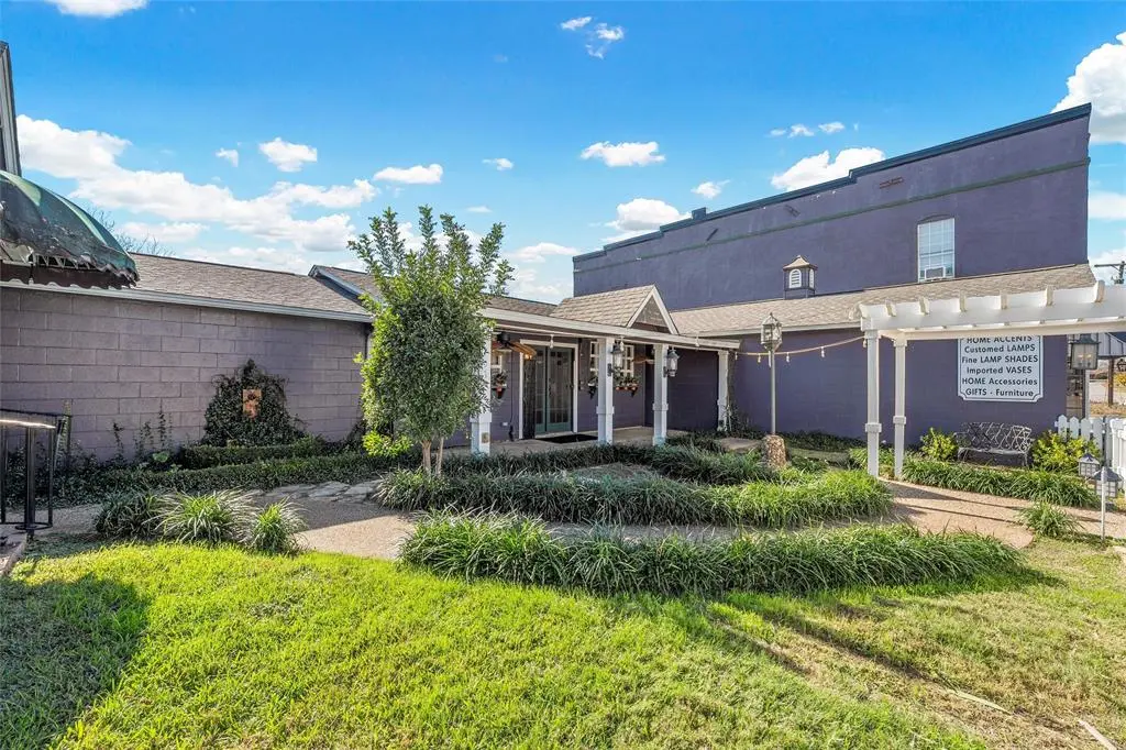 103-105 E Center Street, Lorena, TX 76655