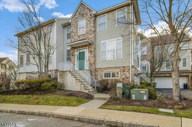 145 Arrowgate Dr, Randolph Twp., NJ 07869