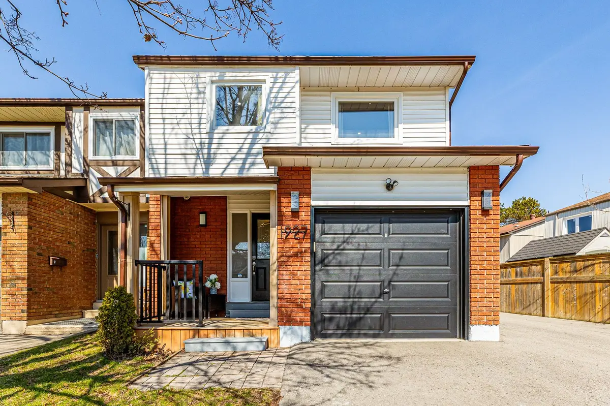 1927 Memory LN, Pickering, ON L1V 2T9