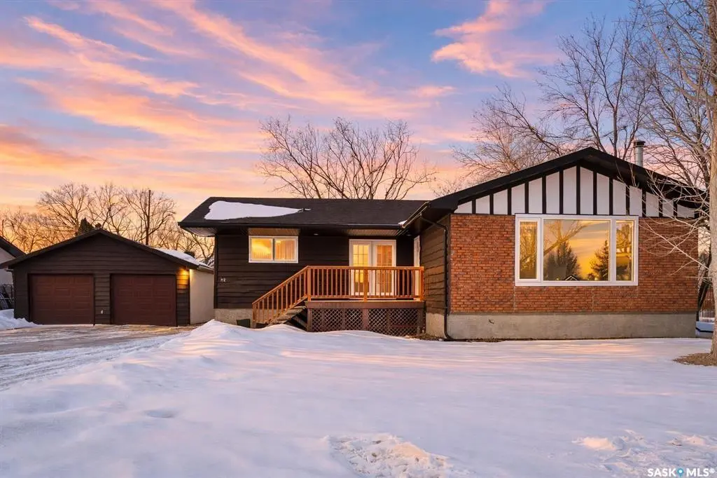 82 Burton STREET, Grand Coulee, SK S4M 0A3