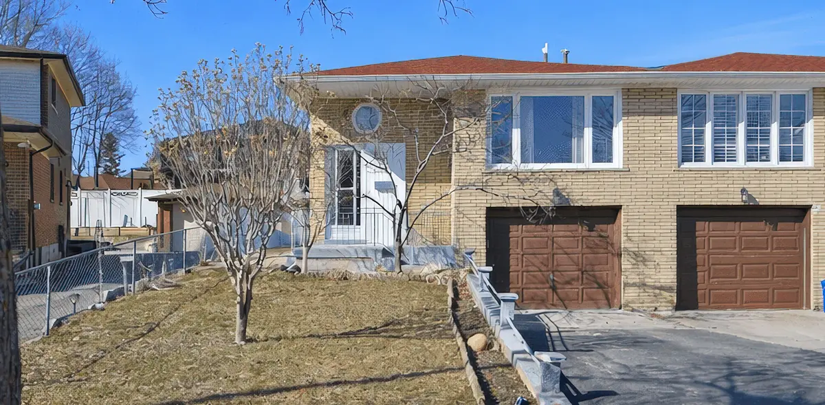 42 Dellbrook CRES, Toronto W05, ON M9L 1E2