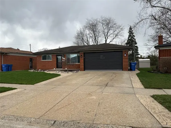 27589 Fairfield DR, Warren, MI 48088