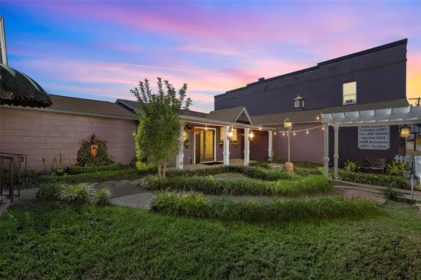 103-105 E Center Street, Lorena, TX 76655