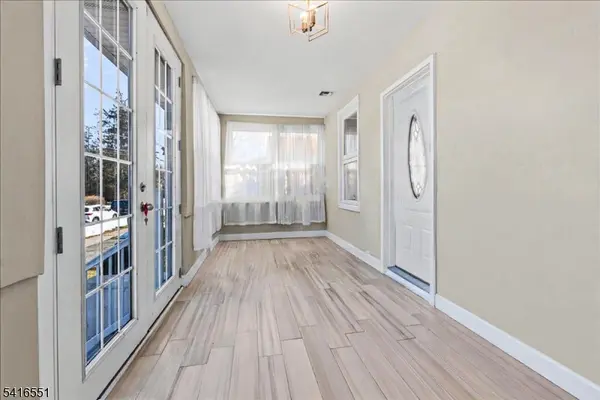 6 Center St, Pompton Lakes Boro, NJ 07442